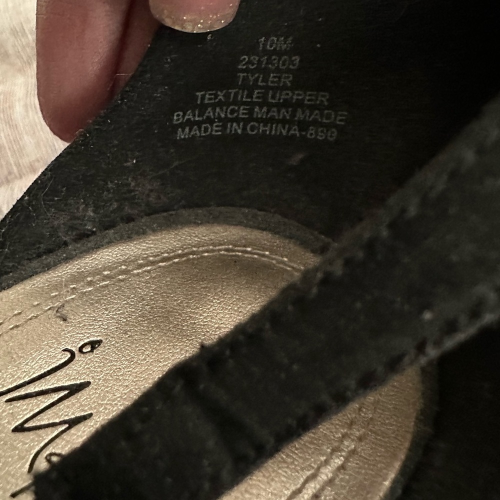 Heels - Picture 3 of 3